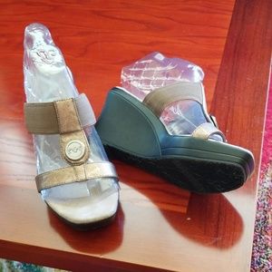 💥NWOB💥 Copper Anne Klein Wedge Sandal
